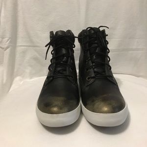 Timberland Women’s sneaker boots, Size 6